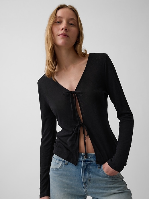 L'image numéro 4 présente Cardigan à nouer à l’avant en mélange de lin