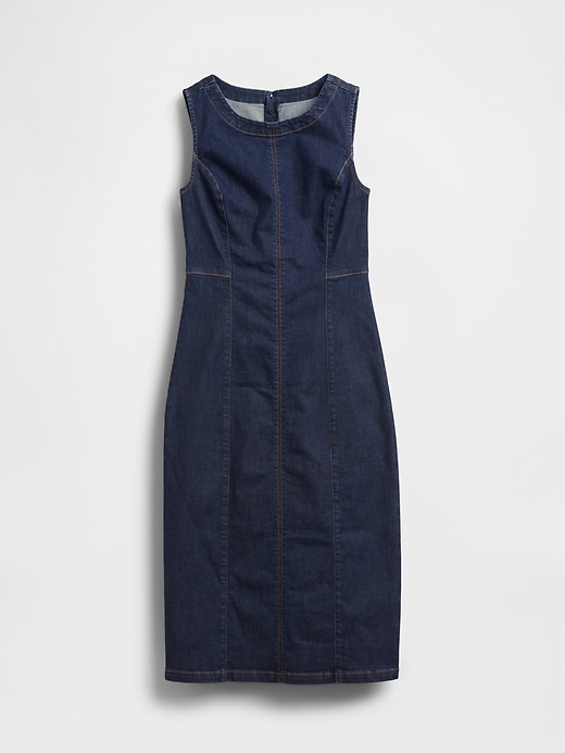 L'image numéro 5 présente Robe mi-longue moulante en denim