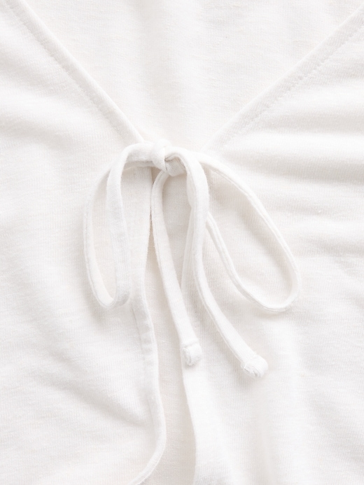 L'image numéro 4 présente Cardigan à nouer à l’avant en mélange de lin
