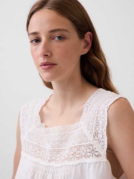 L'image numéro 4 présente Haut à encolure carrée en mélange de lin crocheté