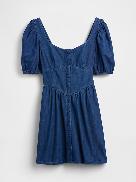 L'image numéro 5 présente Robe courte en denim à décolleté en cœur à manches bouffantes