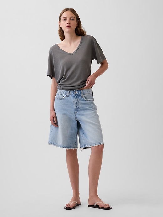 L'image numéro 2 présente T-shirt décontracté à encolure en V en mélange de lin