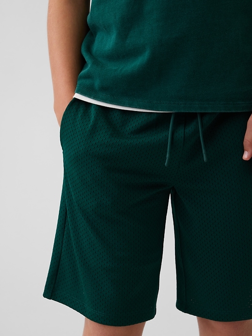 L'image numéro 5 présente Short de sport en maille pour Enfant, entrejambe de 20 cm