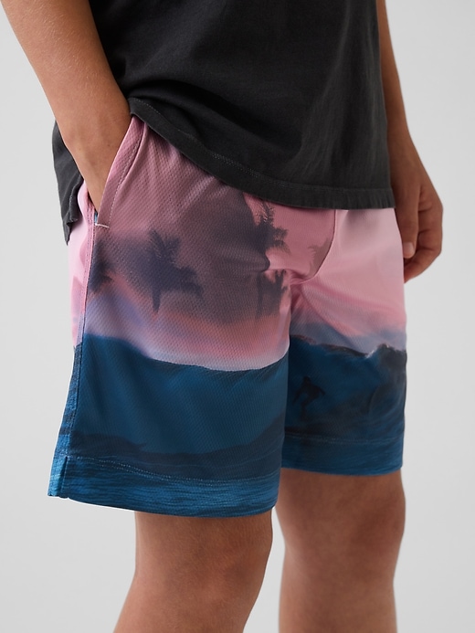 L'image numéro 4 présente Short confort en maille recyclée GapSport pour Enfant, entrejambe 15 cm