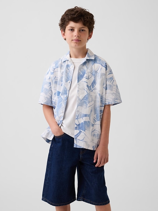 L'image numéro 1 présente Chemise de vacances décontractée texturée à motif floral pour Enfant
