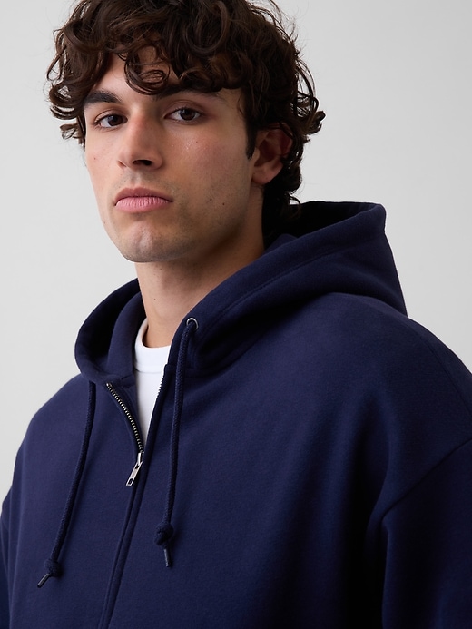 L'image numéro 4 présente Chandail à capuchon avec glissière coupe surdimensionnée et courte VintageDoux