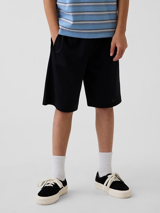 L'image numéro 3 présente Short de sport en maille pour Enfant, entrejambe de 20 cm