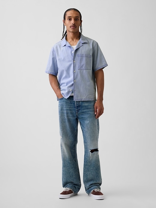 L'image numéro 2 présente Chemise de vacances en chambray