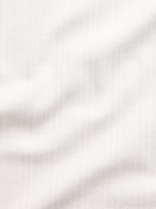 L'image numéro 4 présente Camisole côtelée moderne