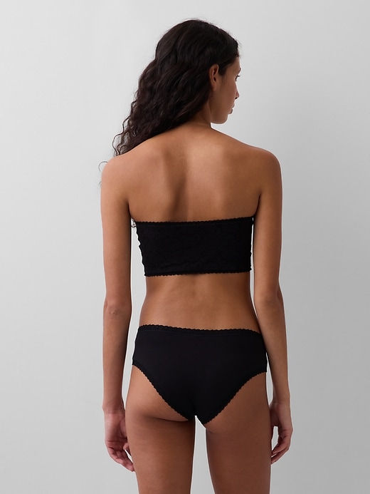 L'image numéro 2 présente Soutien-gorge léger bandeau en coton biologique extensible avec bordure en dentelle