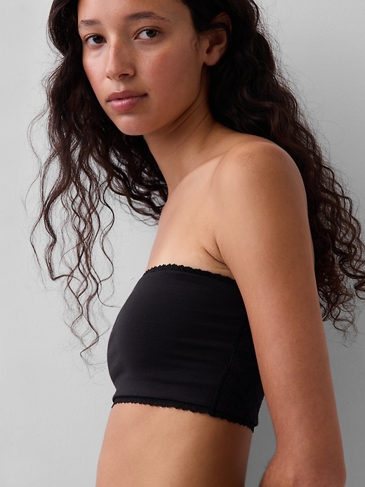 L'image numéro 3 présente Soutien-gorge léger bandeau en coton biologique extensible avec bordure en dentelle