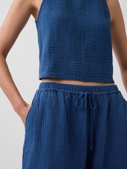 L'image numéro 5 présente Pantalon de jogging coupe baril en gaze de coton et denim