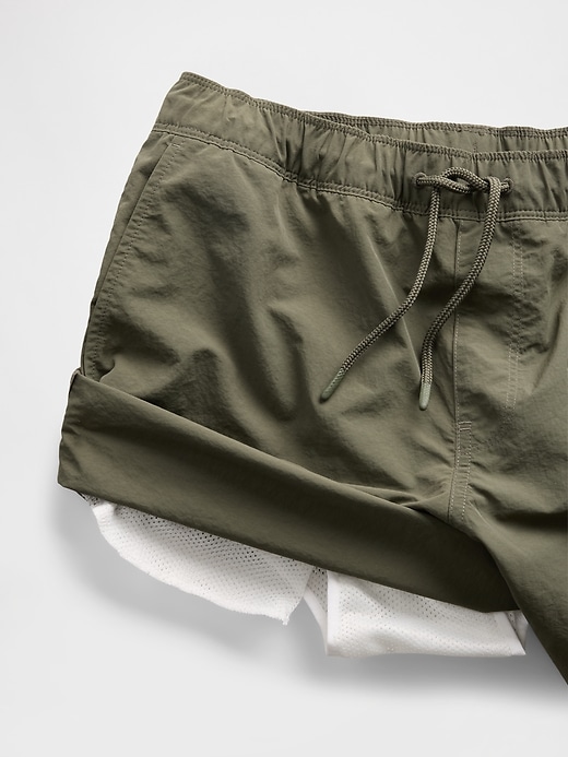 L'image numéro 5 présente Short de baignade décontracté, entrejambe de 15 cm