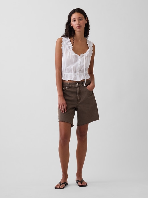 L'image numéro 5 présente Bermuda ample en denim à taille mi-basse, 20 cm