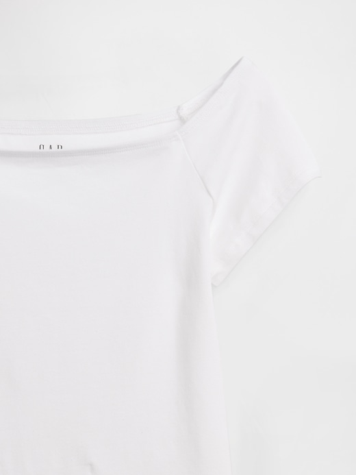L'image numéro 4 présente T-shirt court moulant à épaules dénudées en jersey