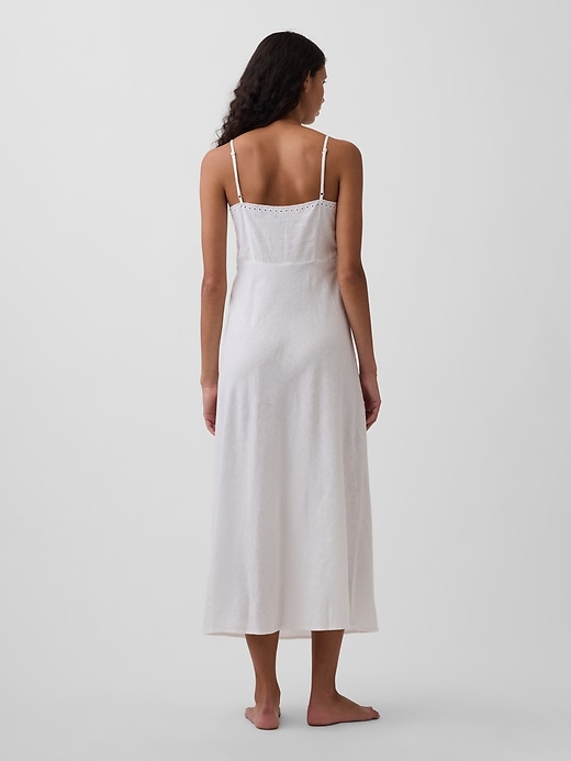 L'image numéro 3 présente Robe longue en mélange de lin brodé