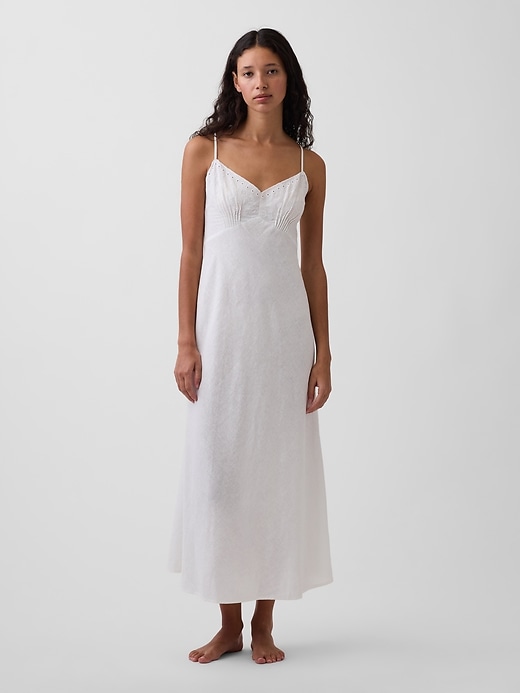 L'image numéro 1 présente Robe longue en mélange de lin brodé