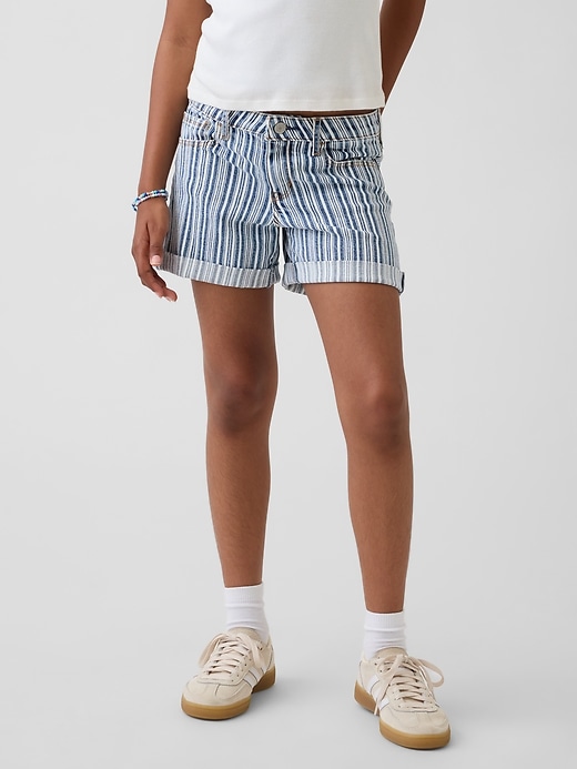 L'image numéro 3 présente Short mi-long en denim rayé pour Enfant