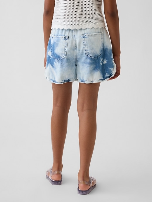 L'image numéro 4 présente Short confort en denim teint par nœuds à taille haute pour Enfant