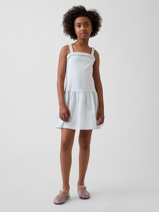 L'image numéro 1 présente Robe à taille tombante en denim pour Enfant