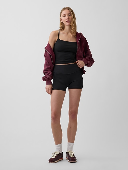 L'image numéro 2 présente Camisole courte lisse à dos nageur GapFit