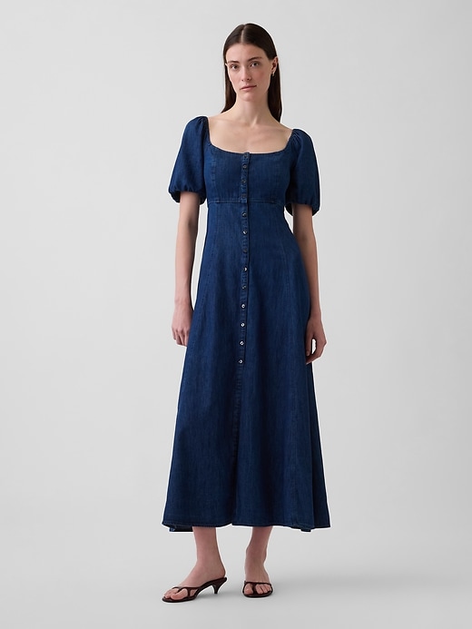 L'image numéro 1 présente Robe longue boutonnée sur le devant en denim à manches bouffantes