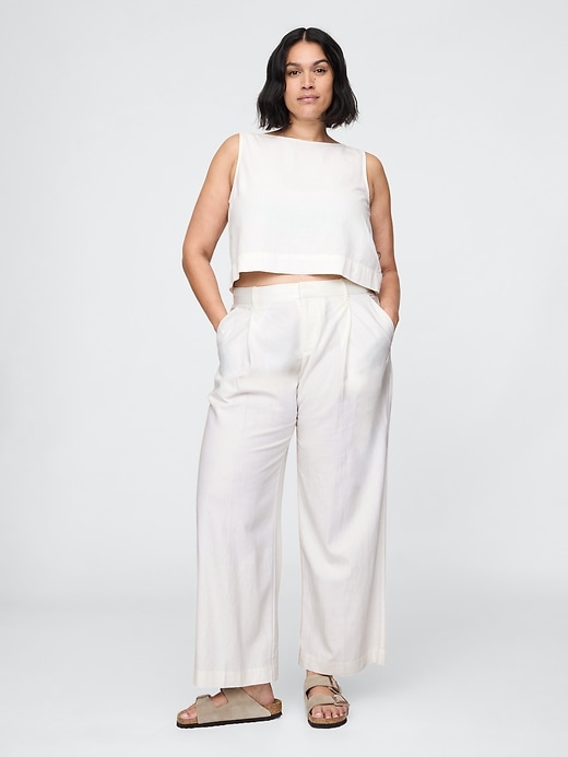 L'image numéro 5 présente Pantalon tailleur 365 à taille basse en mélange de lin