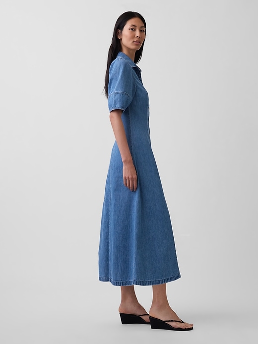L'image numéro 3 présente Robe chemisier mi-longue en denim à manches cylindriques
