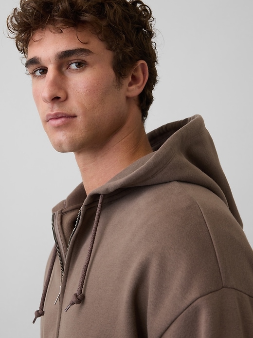 L'image numéro 4 présente Chandail à capuchon avec glissière coupe surdimensionnée et courte VintageDoux