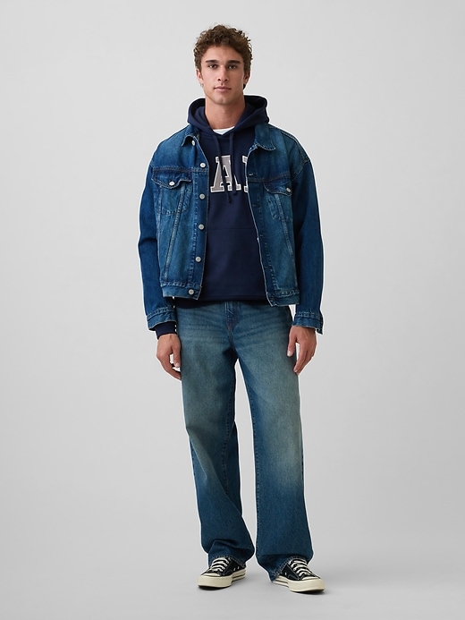 L'image numéro 2 présente Chandail à capuchon VintageDoux avec logo incurvé pour Adulte