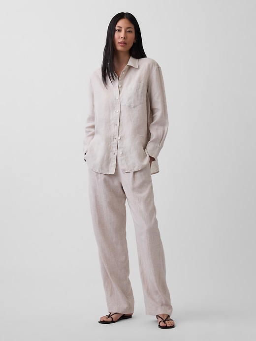 L'image numéro 1 présente Pantalon confort coupe baril en mélange de lin