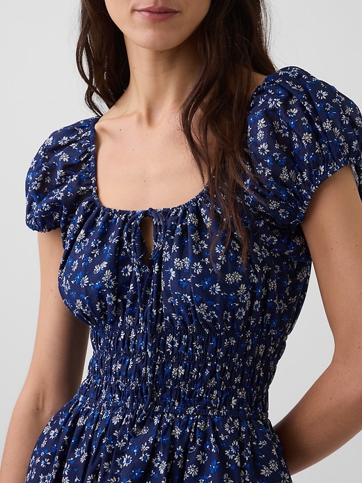L'image numéro 4 présente Robe longue en voile à taille smockée
