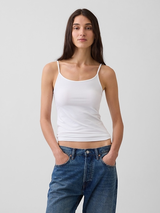 L'image numéro 1 présente Camisole essentielle moulante