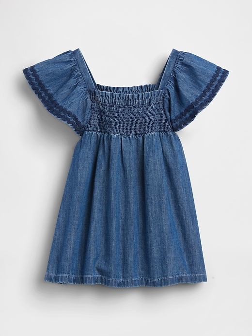 L'image numéro 2 présente Robe en denim à smocks pour Bébé