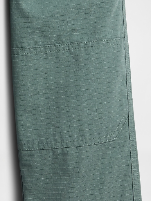 L'image numéro 4 présente Pantalon ballon coupe menuisier à taille extensible et à double épaisseur aux genoux pour Tout-petit