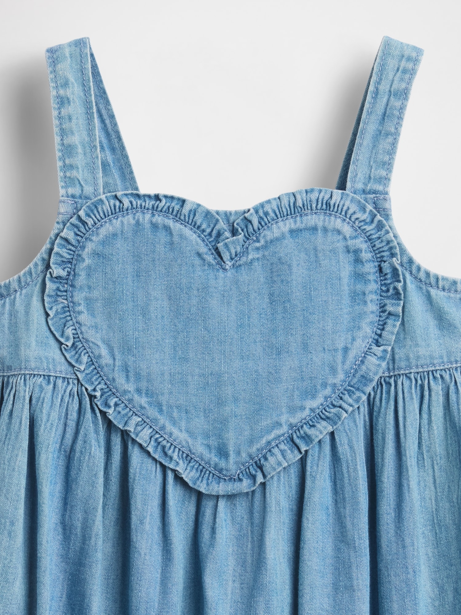 L'image numéro 4 présente Robe-camisole en denim à corsage en cœur pour Bébé et Toute-petite