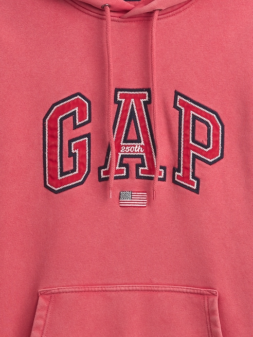L'image numéro 4 présente Chandail à capuchon surdimensionné VintageDoux bleu, blanc et rouge à logo