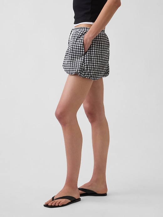 L'image numéro 3 présente Short bouffant confort à motif guingan