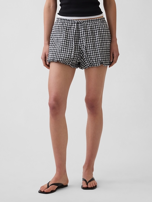 L'image numéro 2 présente Short bouffant confort à motif guingan
