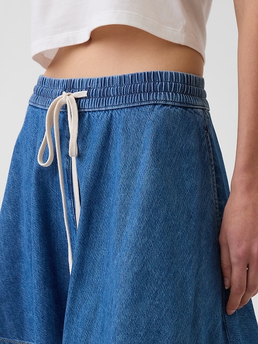 L'image numéro 4 présente Jupe circulaire en denim Douceur suprême