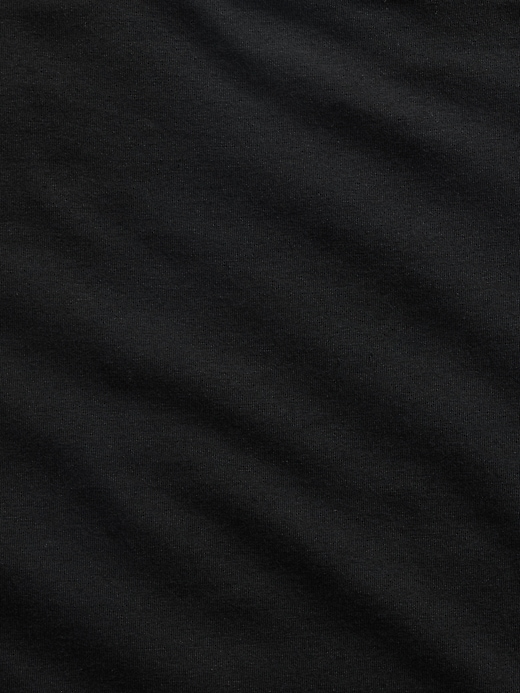 L'image numéro 4 présente T-shirt court moulant à épaules dénudées en jersey
