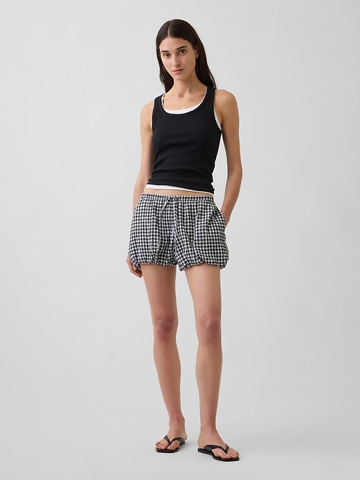 L'image numéro 1 présente Short bouffant confort à motif guingan