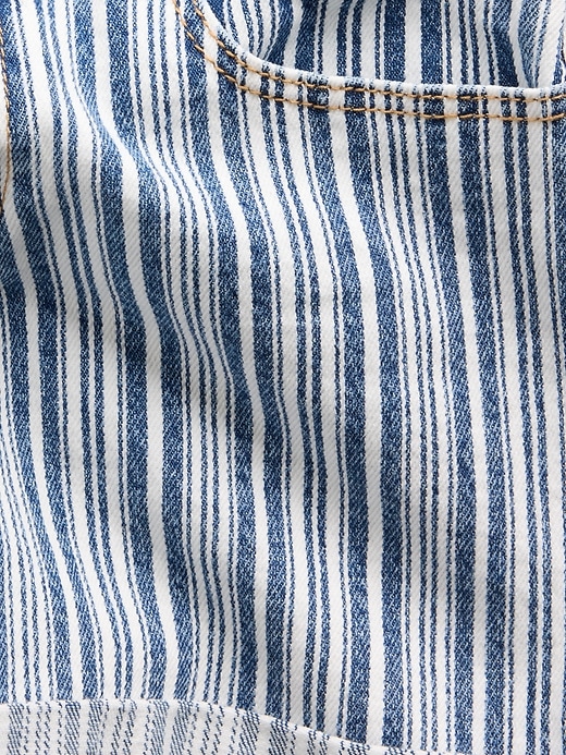L'image numéro 6 présente Short mi-long en denim rayé pour Enfant