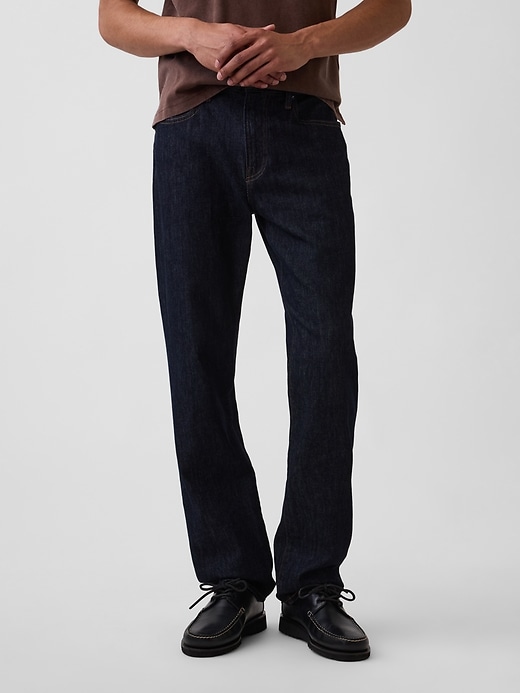 L'image numéro 5 présente Jean droit