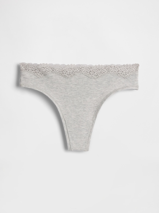 L'image numéro 1 présente Tanga en coton biologique extensible avec bordure en dentelle