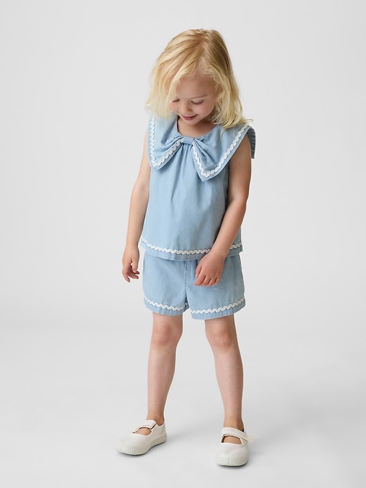 L'image numéro 1 présente Ensemble en denim à encolure en boucle pour Bébé et Toute-petite