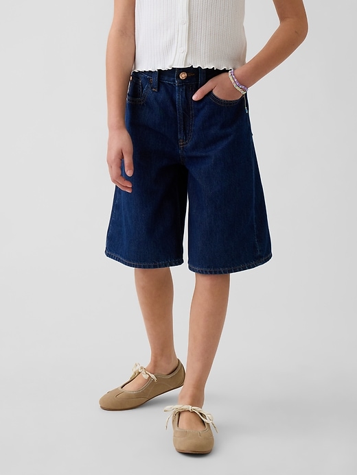 L'image numéro 3 présente Bermuda à taille basse en denim pour Enfant