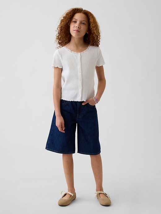 L'image numéro 1 présente Bermuda à taille basse en denim pour Enfant