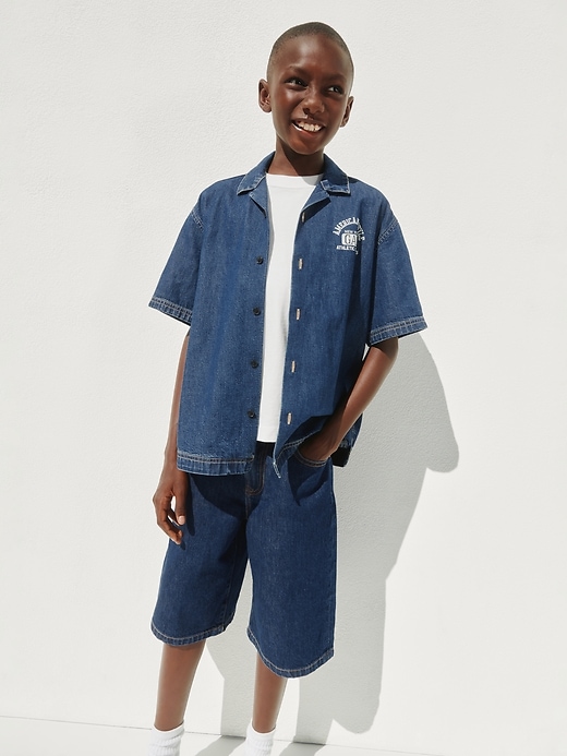 L'image numéro 6 présente Short ballon en denim pour Enfant