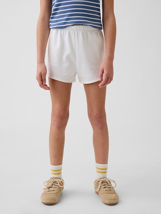 L'image numéro 3 présente Short décontracté en jersey bouclette VintageDoux à ourlet arrondi fendu pour Enfant